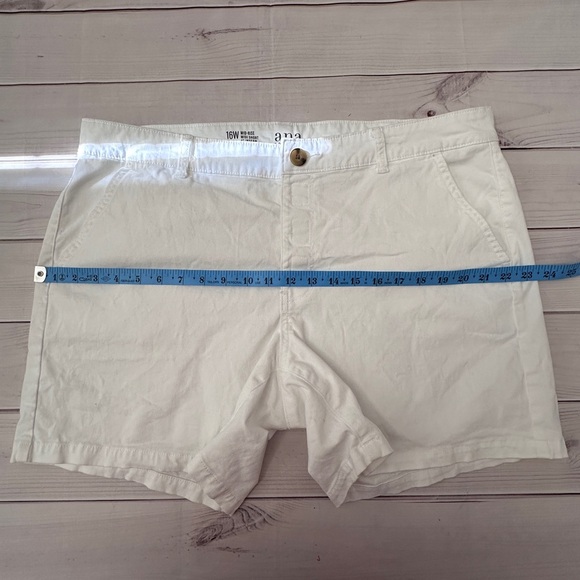 a.n.a. White Midi Shorts | Size 16W | Mid-Rise | 6” Inseam Casual Walking Summer - Picture 5 of 5